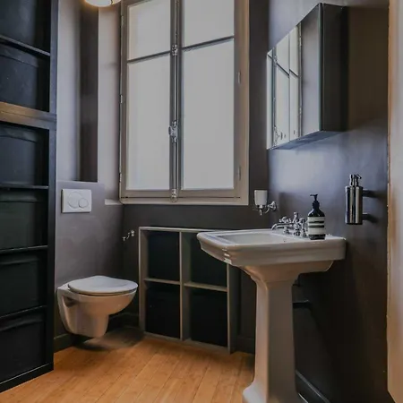Quiet 1bd 2p Canal St Martin Parigi