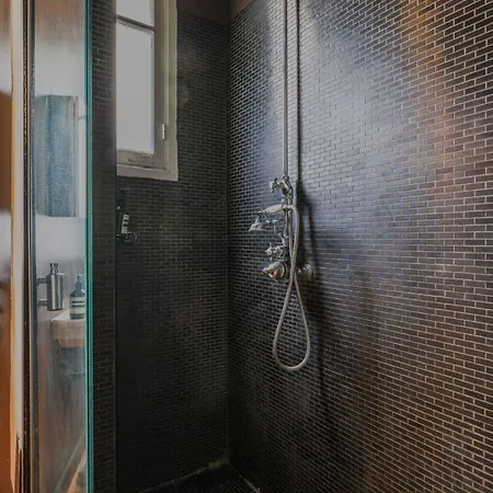 Quiet 1bd 2p Canal St Martin Parigi